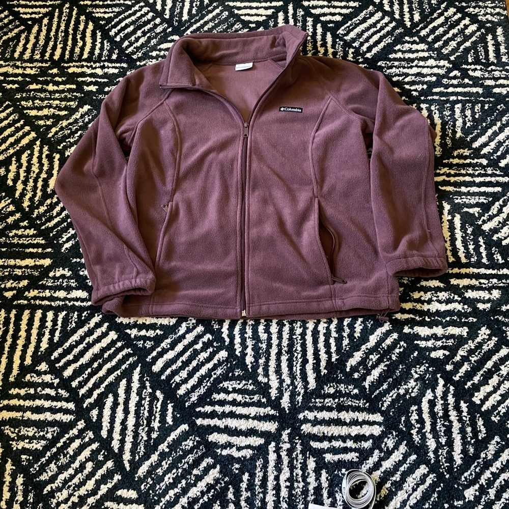 Columbia Women's Ski Jacket in Plum - Picture 2 of 5